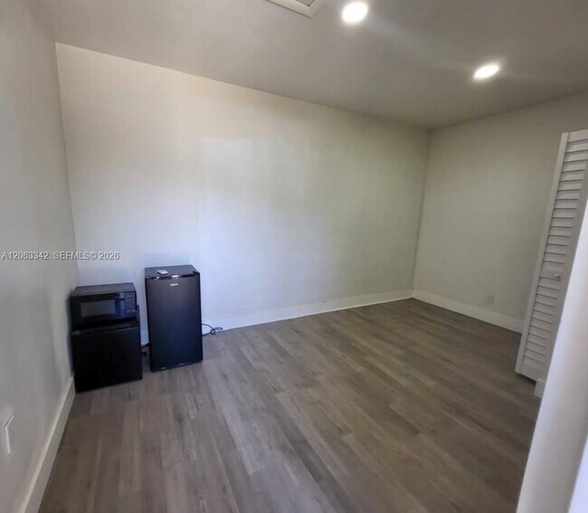 Foto del edificio - 3700 NE 13th Terrace