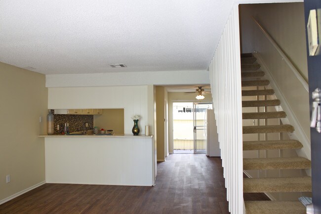 Foto del edificio - Villa Pacific Townhomes