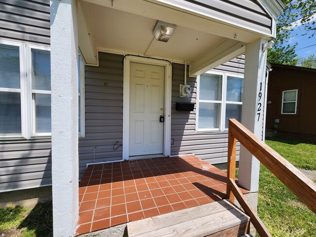 Building Photo - Spacious 3-Bedroom, 1-Bathroom Home AVAILA...