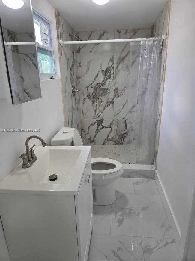 Foto del edificio - 3060 NW 98th St