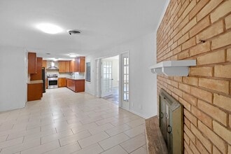 Building Photo - 5554 Beechnut St