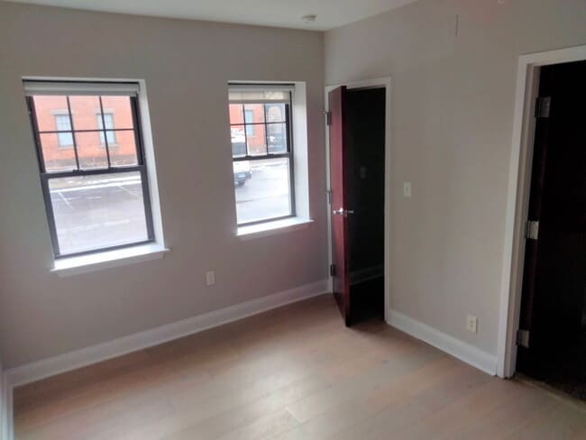 Building Photo - 52 Imlay St