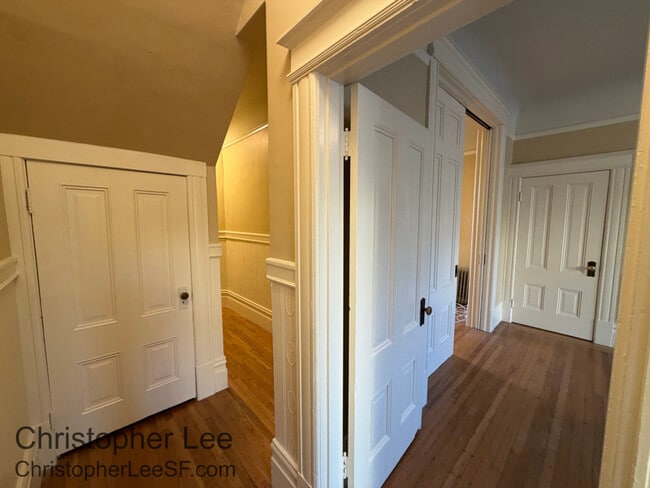 Building Photo - 2211 Pine St