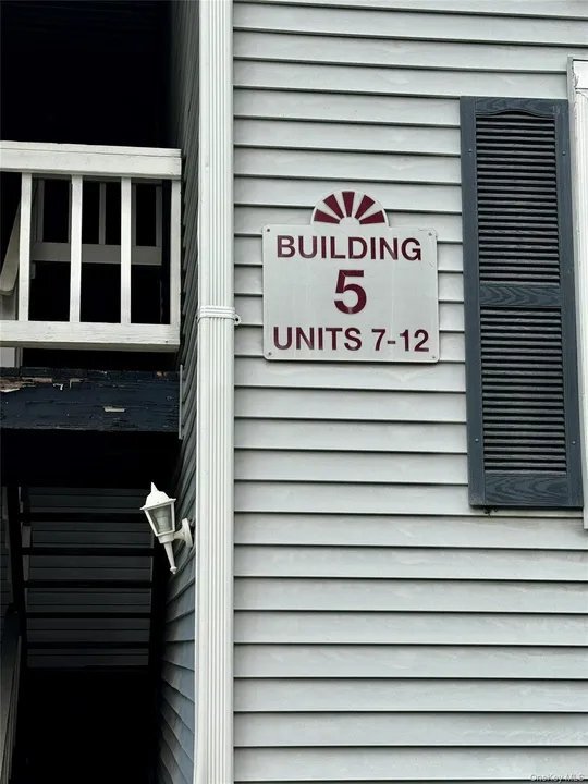 Building Photo - 5 Lexington Hills Rd