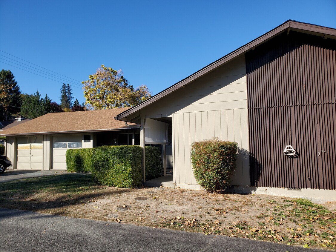 12231227 NW Highland Ave, Grants Pass, OR 97526 Apartments in Grants