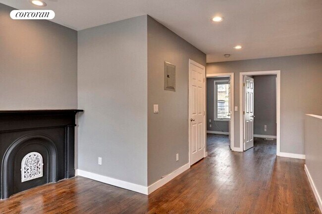 Building Photo - 475 Van Buren St