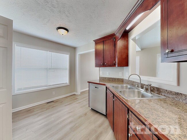 Building Photo - 1616 Broad Cir