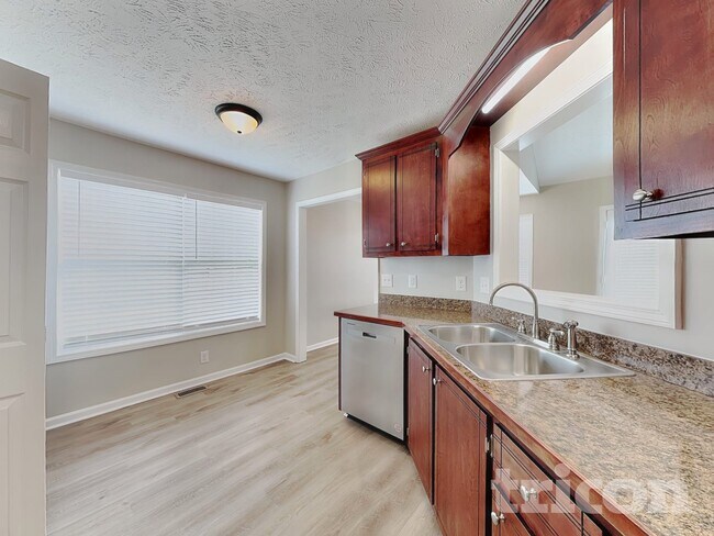 Foto del edificio - 1616 Broad Cir