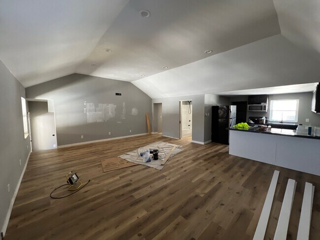 Foto del edificio - 383 Stewart Rd N