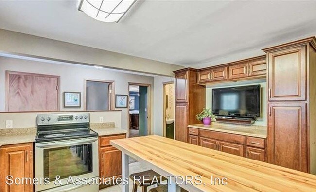 Building Photo - 5 br, 3 bath House - 1772 Endecott Ave