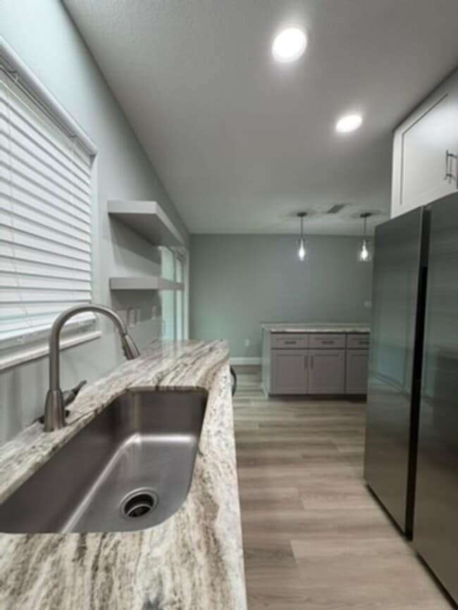 Building Photo - 50% OFF FIRST MONTHS RENT -- UNFURNISHED, UPDATED 3B/1.5B Home in the Heart of Ft. Walton Beach