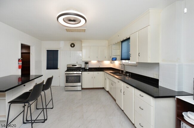 Foto del edificio - 968 Byron Ave