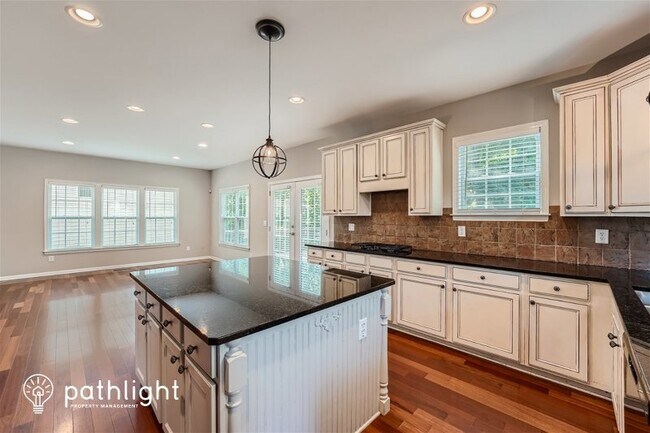 Building Photo - 536 Blue Mountain Rise