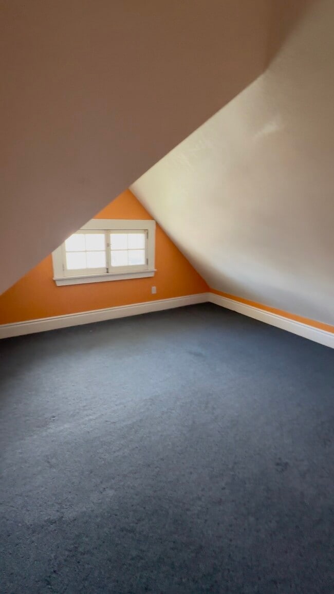 Building Photo - 847 Linden Ave