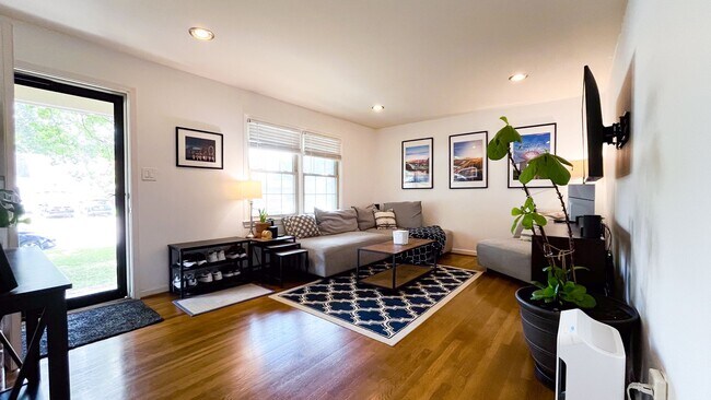 Building Photo - Updated Brick Ranch - Move In Ready!