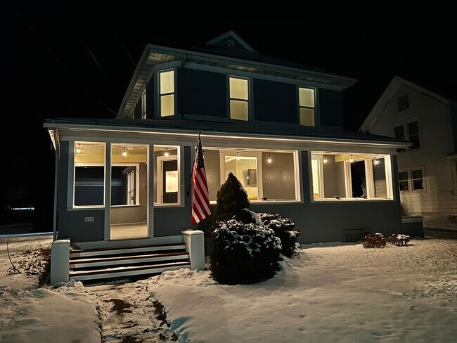 Building Photo - 615 N Lawson Dr