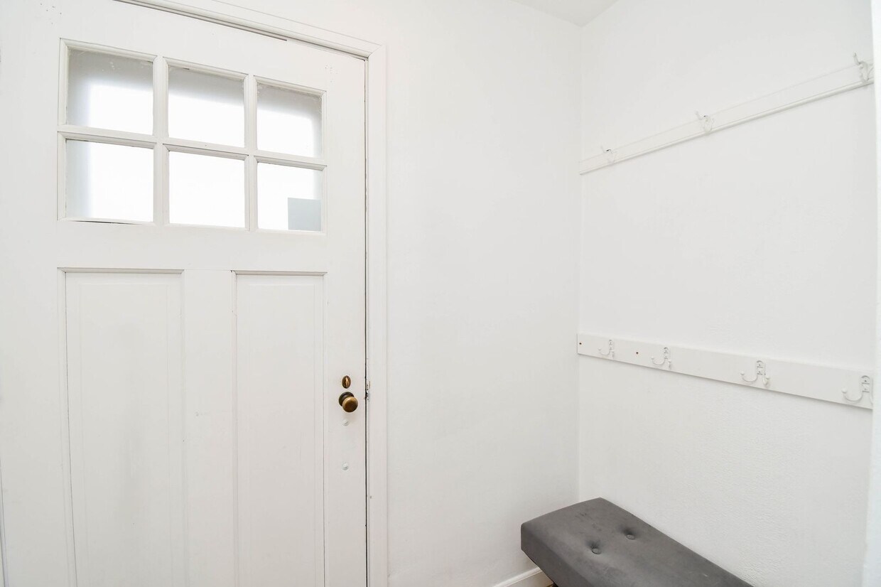 Primary Photo - 2012 W 22nd St