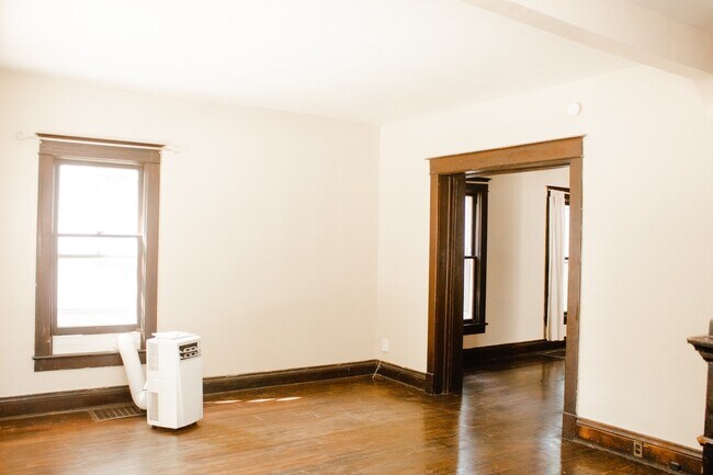 Foto del edificio - 423 N Salisbury St