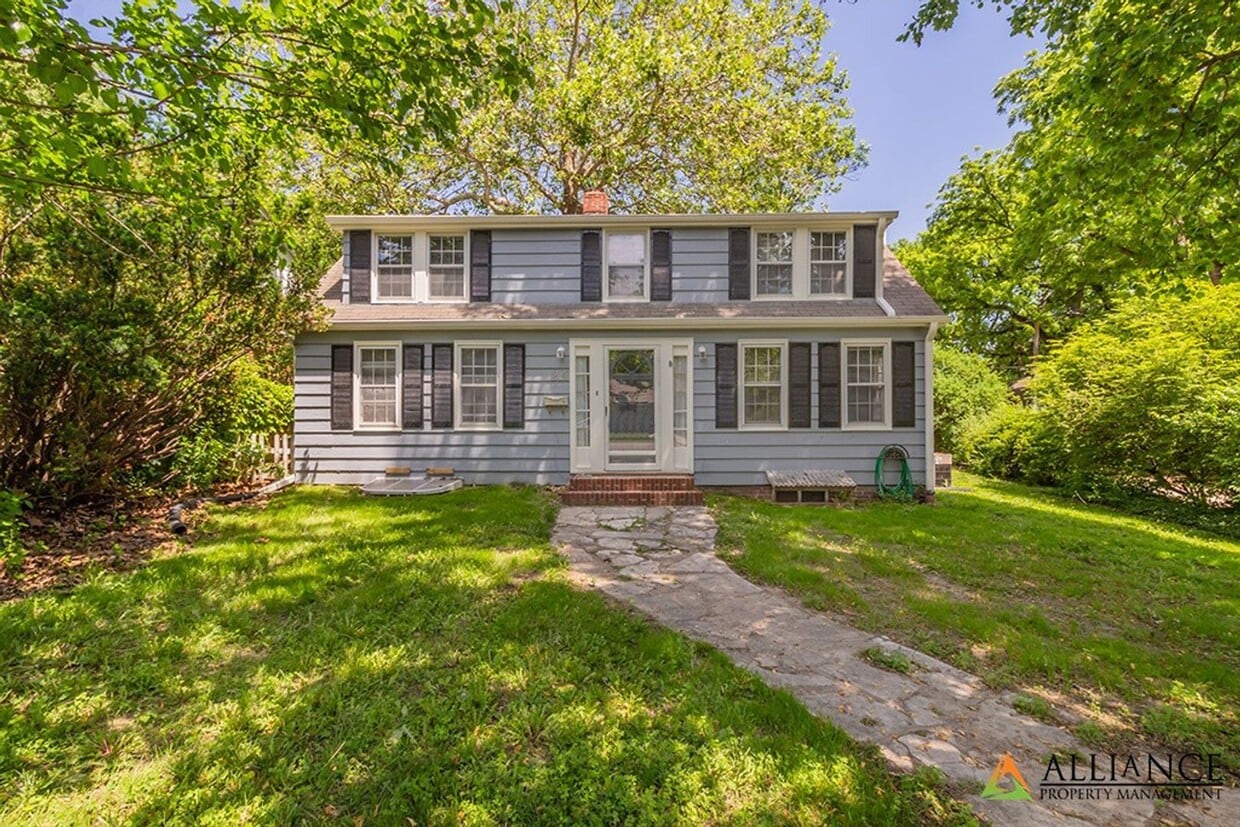 Primary Photo - Spacious home close to KSU Campus!