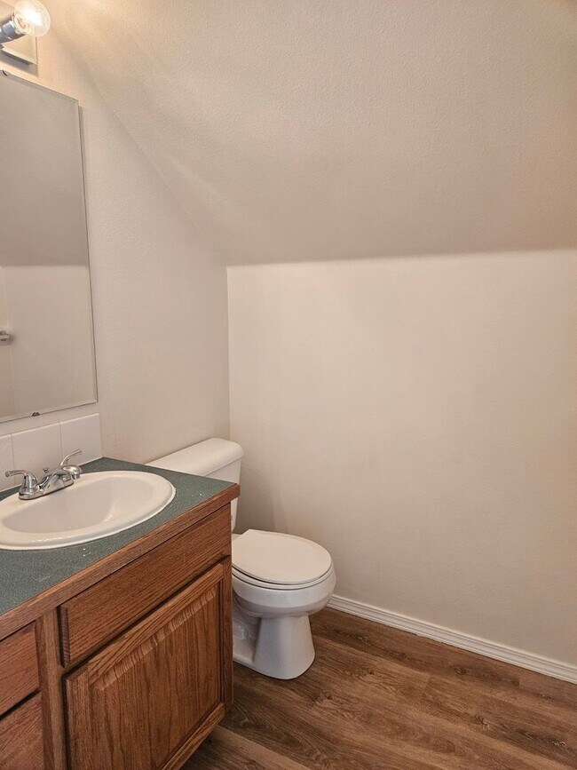 Foto del edificio - 4 Bedroom 2.5 Bathroom Desireable Merdian Neighborhood