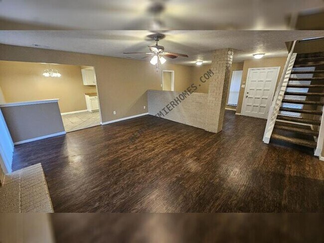Foto del edificio - 5526 Longforest Dr