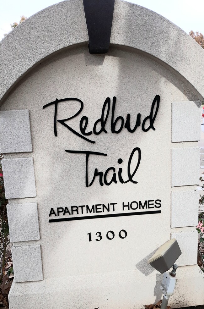 Foto del edificio - Redbud Trail Apartments