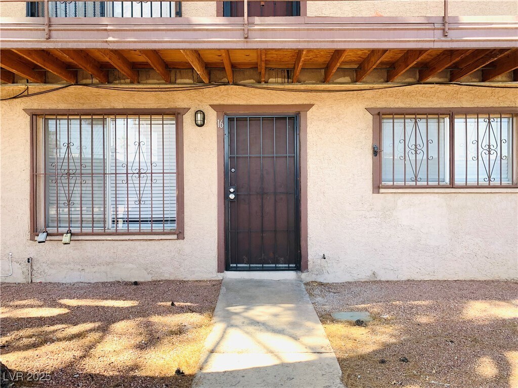 Foto principal - 595 S Royal Crest Cir