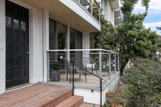 Building Photo - 21 Spinnaker St