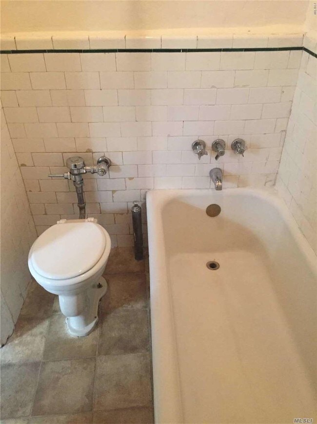 Foto del edificio - 247,39 90th Ave