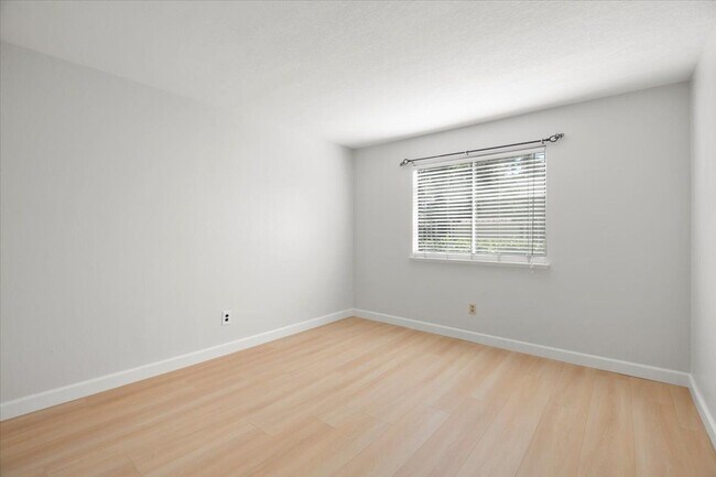 Foto del edificio - 1446 Chateau Common