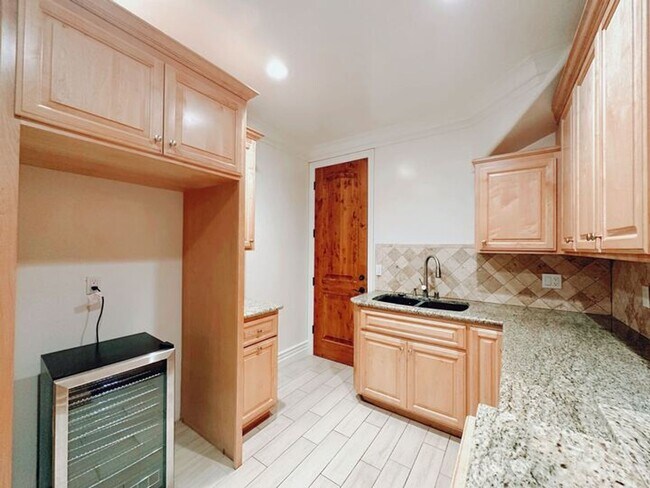 Building Photo - Palatial 6 Bed in Olde Carlsbad with Ocean Views and Roof Top deck, 1 mile to the Beach!!