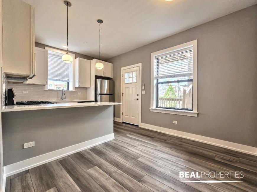 Foto principal - 2 bedroom in CHICAGO IL 60613