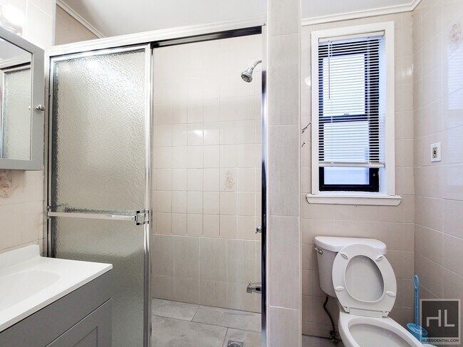 Foto del edificio - EAST 13 STREET