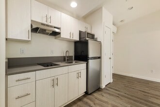 Building Photo - 315 W Roy St