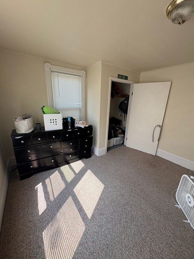 Foto del edificio - Campus Housing 3 Bed 1 Bath - Last Minute Availability! Steps from campus!