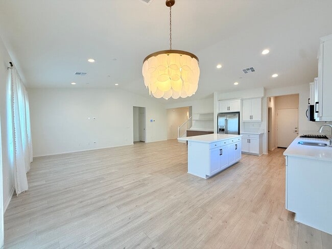 Building Photo - AVAILABLE NOW!! 4 Bedroom 3 Bathroom Home ...