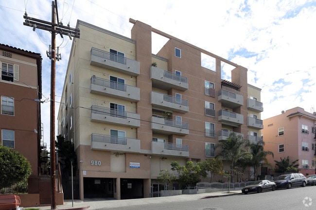 Building Photo - 980 S Oxford Ave