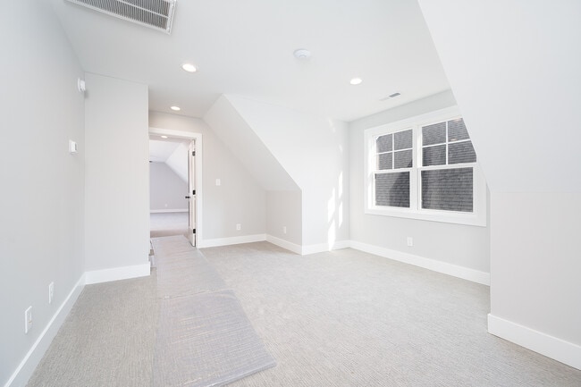 Building Photo - 106 Lincolns Way