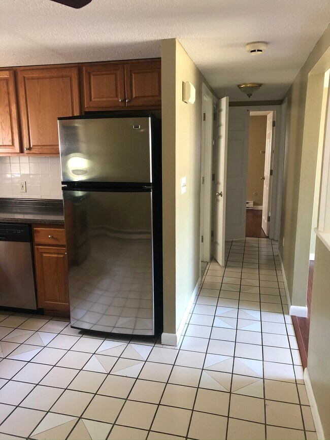 Foto del edificio - 105 Dewey Ave