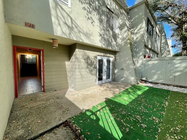 Foto del edificio - 3103 Eisenhauer Rd