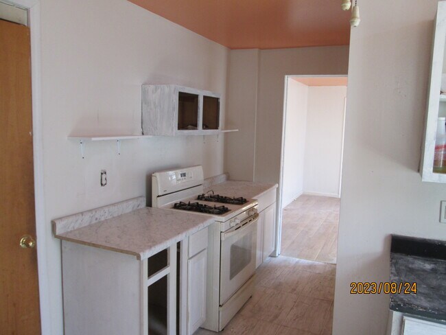 Kitchen 1 - 3118 S Morgan St