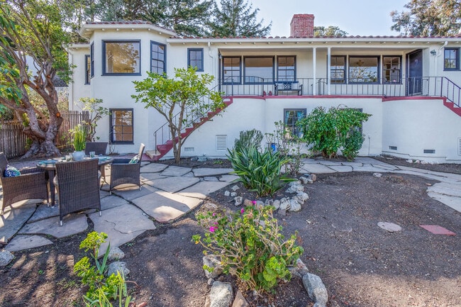 Building Photo - 1114 Escalona Dr