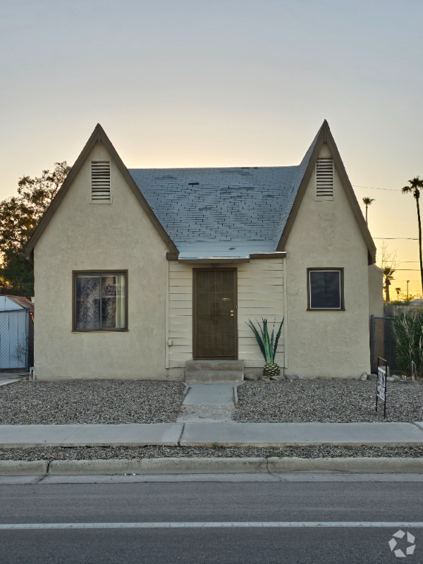 Building Photo - 1160 S 5th Ave