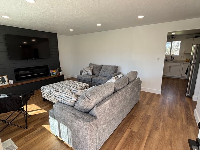 Building Photo - 954 S 100 W