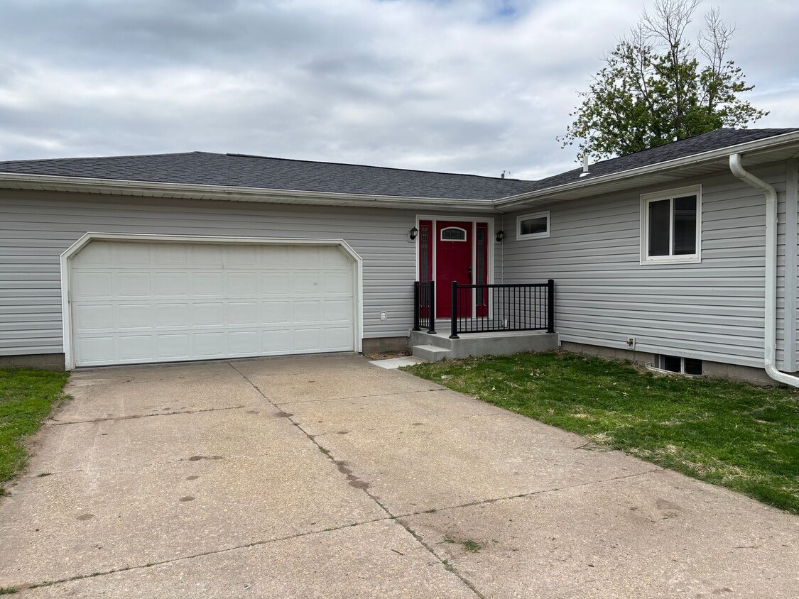 Primary Photo - 3 Bedroom, 2.5 Bath Single Family Home w/2...