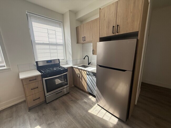 Foto del edificio - 6230 N Kenmore Ave