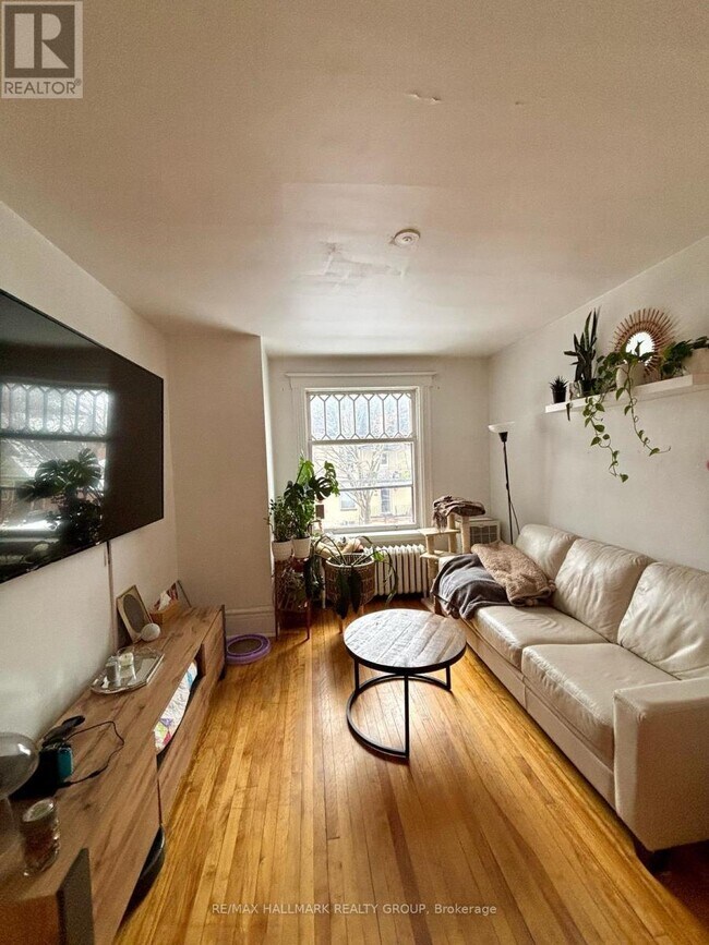 Photo du bâtiment - 421-421 Lisgar St