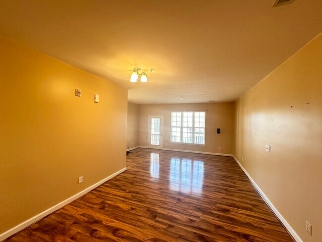 Foto del edificio - 10125 Westmoreland Rd