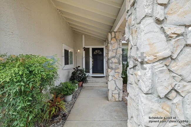 Building Photo - 697 Auburn Dr