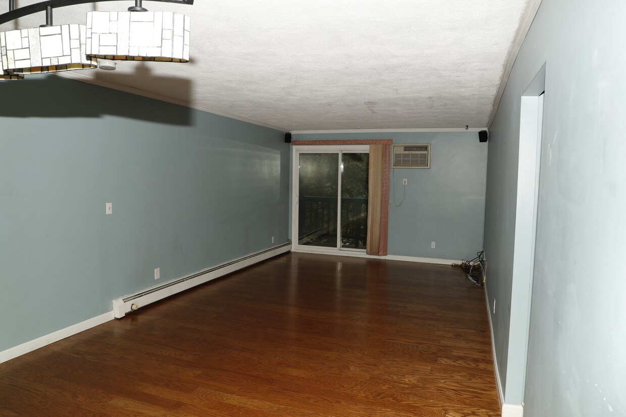 Primary Photo - 310 Brook Village Rd